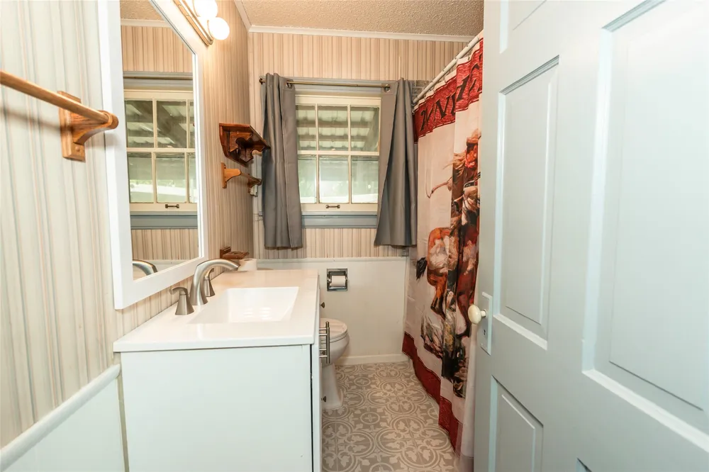 706 E Highway 82 Nocona, TX 76255