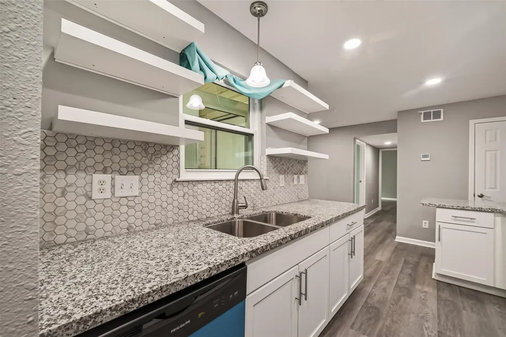 7600 Emmett F Lowry Expressway #313 Texas City, TX 77591