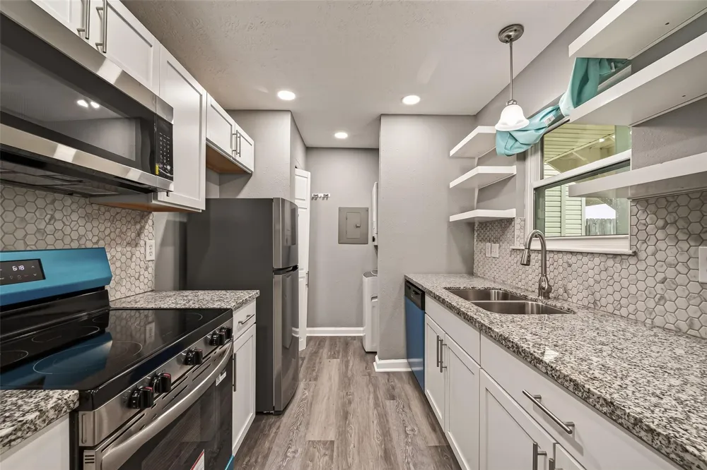 7600 Emmett F Lowry Expressway #313 Texas City, TX 77591