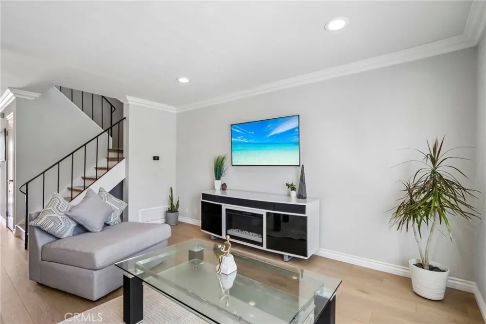 25308 Crocker Lake Forest, CA 92630