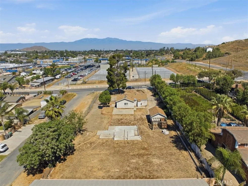 936 2nd Norco, CA 92860