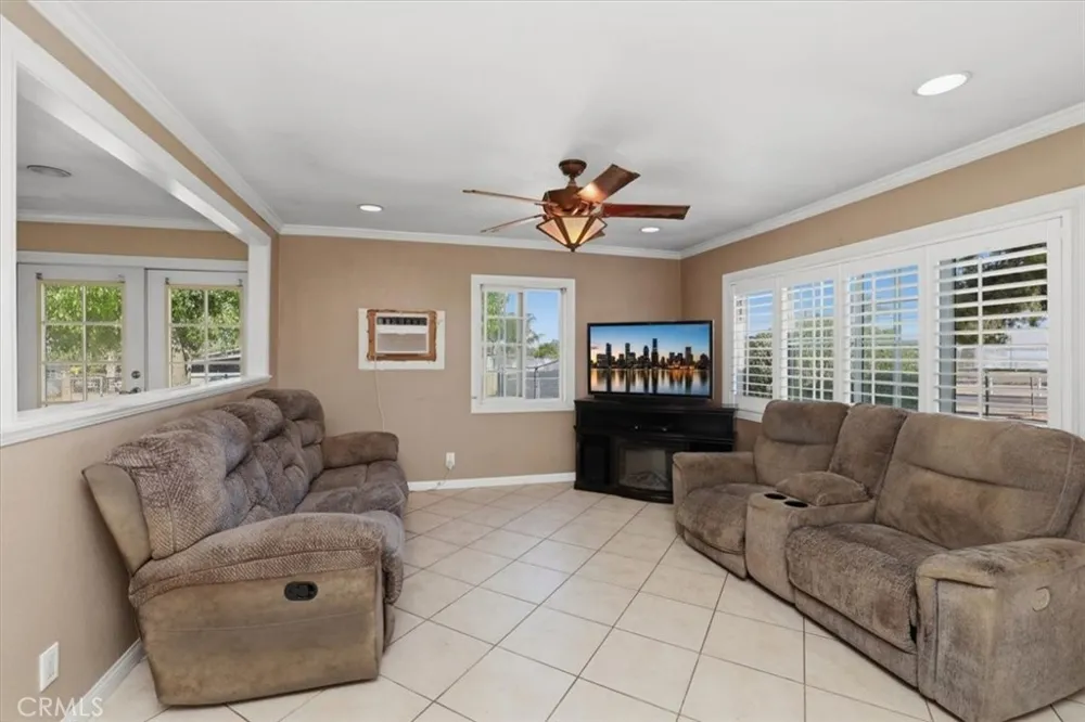 936 2nd Norco, CA 92860