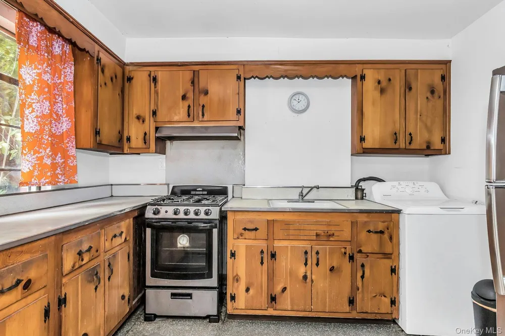 12-08 152nd Street Whitestone, NY 11357