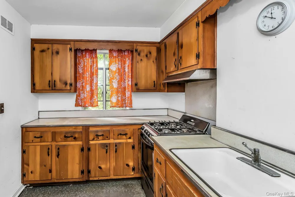12-08 152nd Street Whitestone, NY 11357