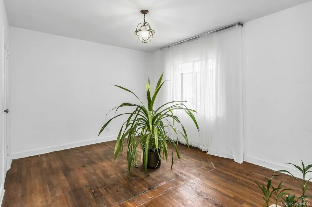 12-08 152nd Street Whitestone, NY 11357