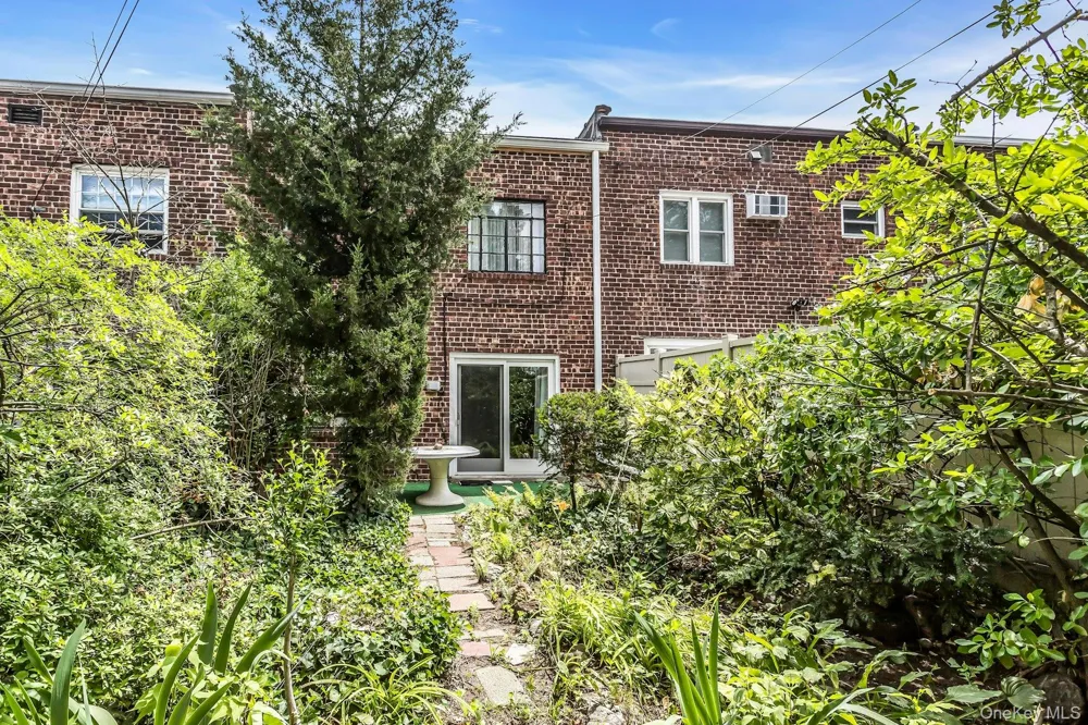 12-08 152nd Street Whitestone, NY 11357