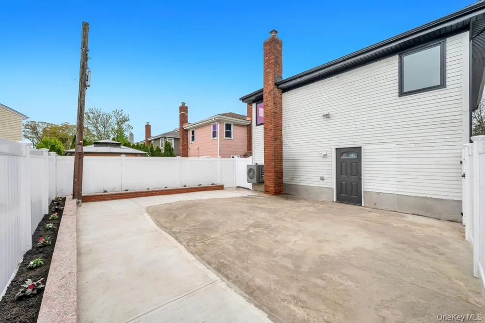 112-01 175 STREET Jamaica, NY 11433