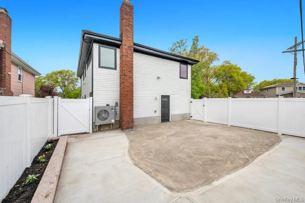 112-01 175 STREET Jamaica, NY 11433