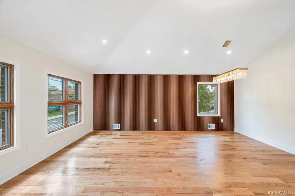 112-01 175 STREET Jamaica, NY 11433
