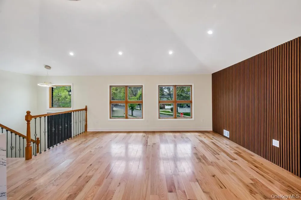 112-01 175 STREET Jamaica, NY 11433