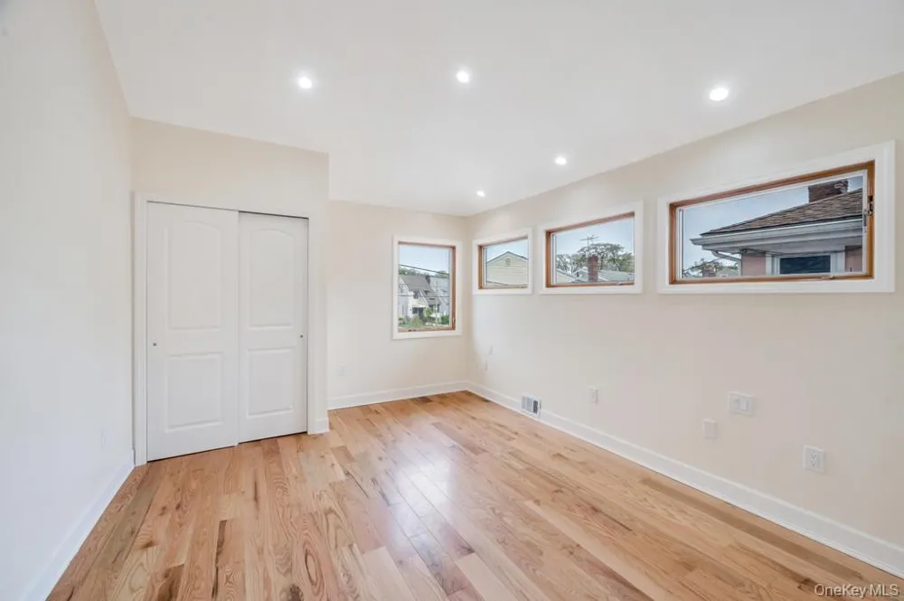 112-01 175 STREET Jamaica, NY 11433