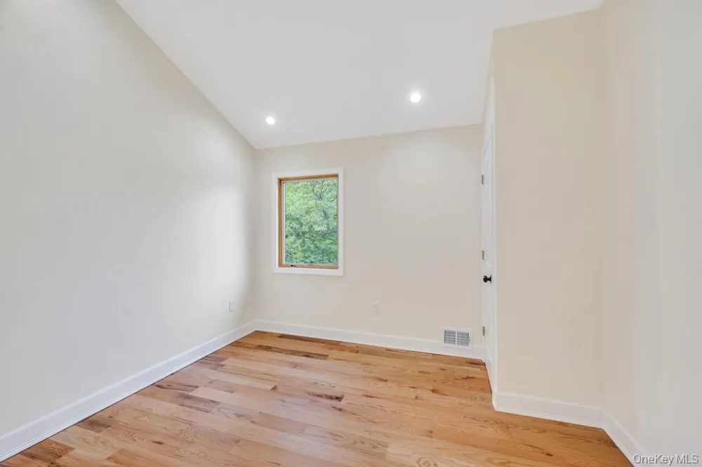112-01 175 STREET Jamaica, NY 11433