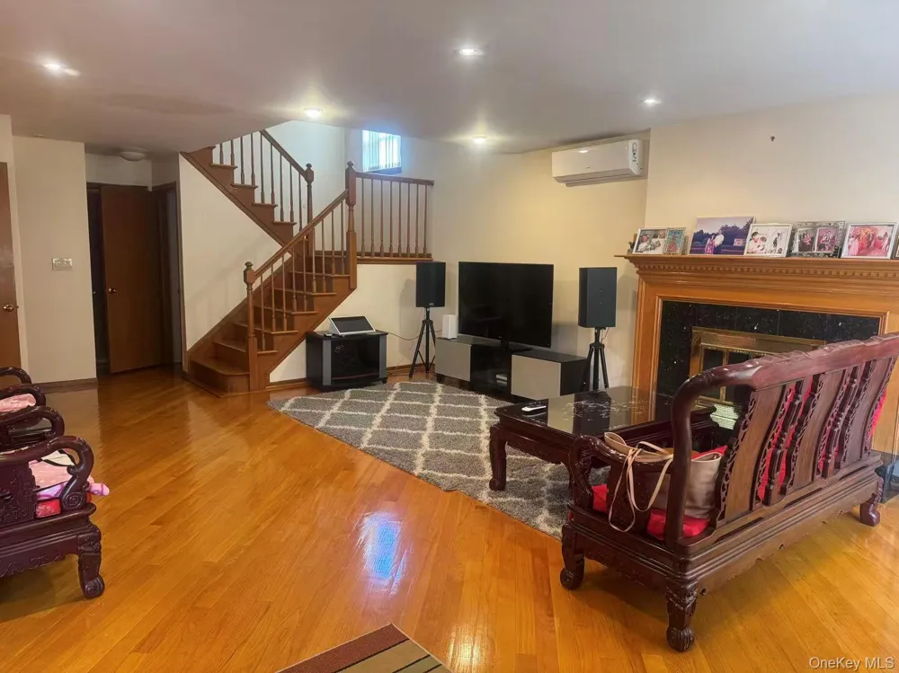 250-56 39th Road Little Neck, NY 11363