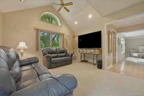 2 Crabtree Lane
