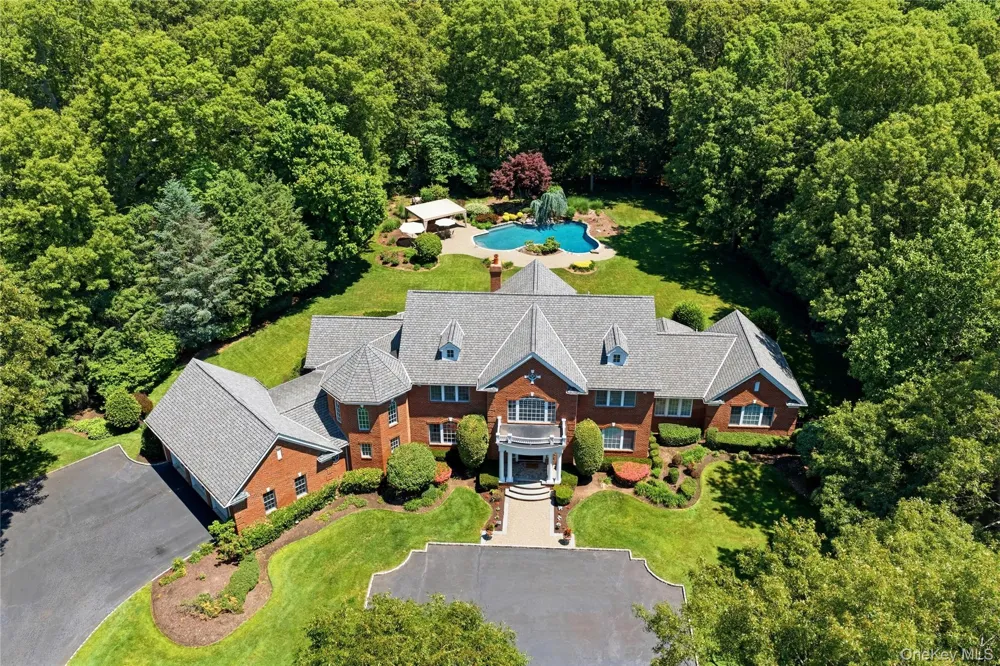 7 Fairway Court Upper Brookville, NY 11771