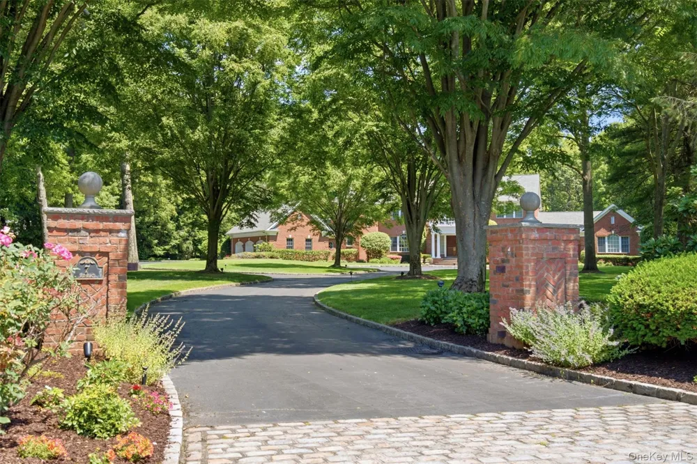 7 Fairway Court Upper Brookville, NY 11771