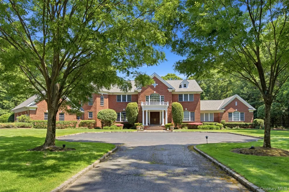 7 Fairway Court Upper Brookville, NY 11771