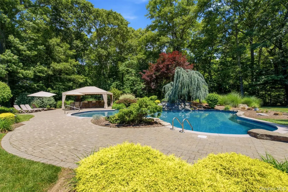 7 Fairway Court Upper Brookville, NY 11771