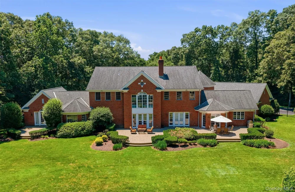 7 Fairway Court Upper Brookville, NY 11771