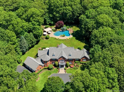 7 Fairway Court