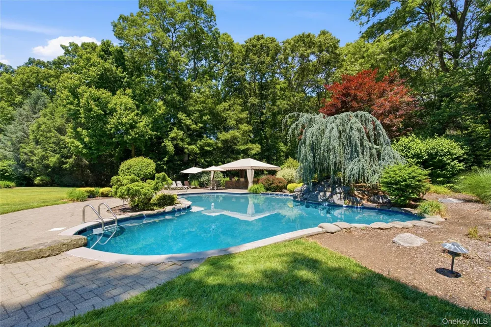 7 Fairway Court Upper Brookville, NY 11771