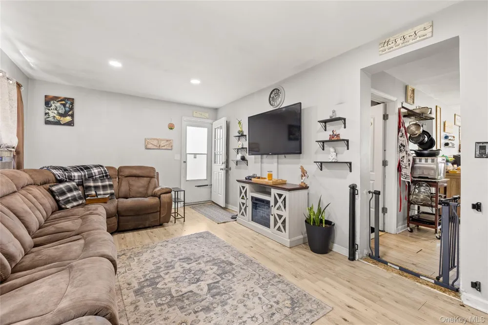 1632 Thompson Drive Bay Shore, NY 11706