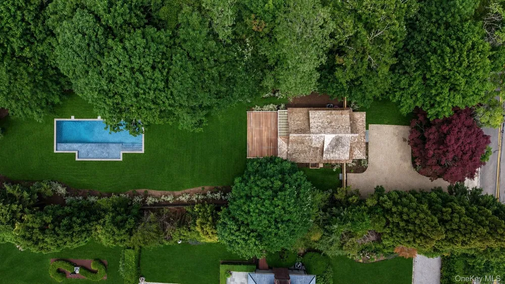 149 Accabonac Road East Hampton, NY 11937
