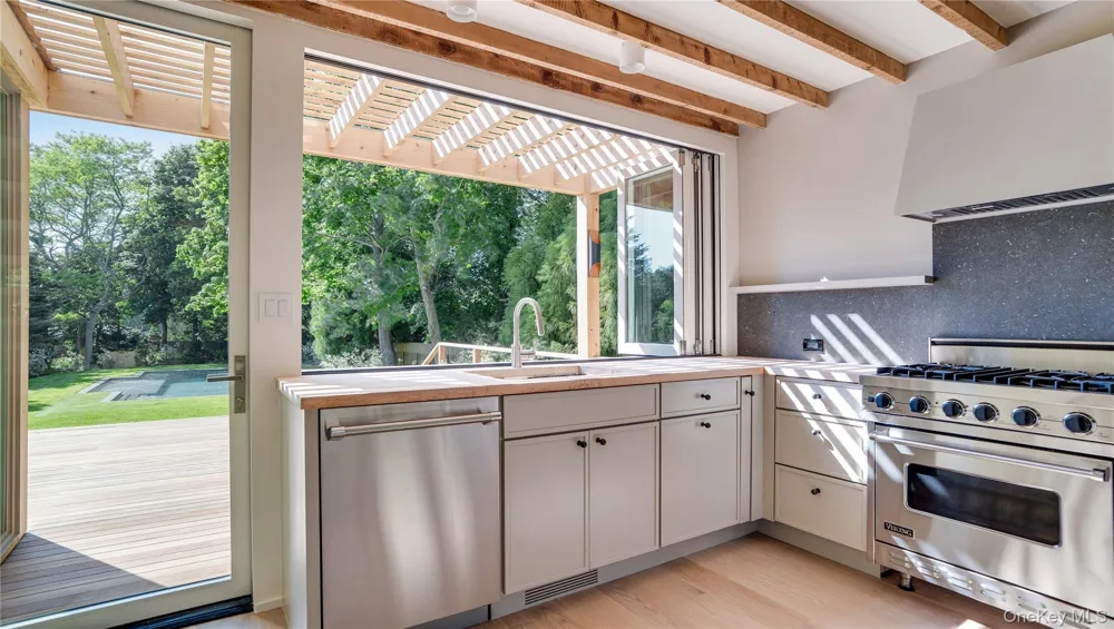 149 Accabonac Road East Hampton, NY 11937
