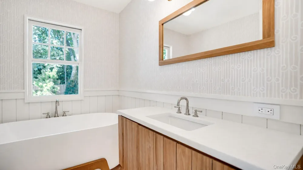 149 Accabonac Road East Hampton, NY 11937