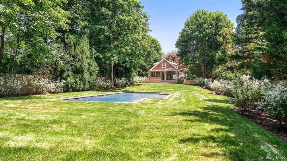 149 Accabonac Road East Hampton, NY 11937