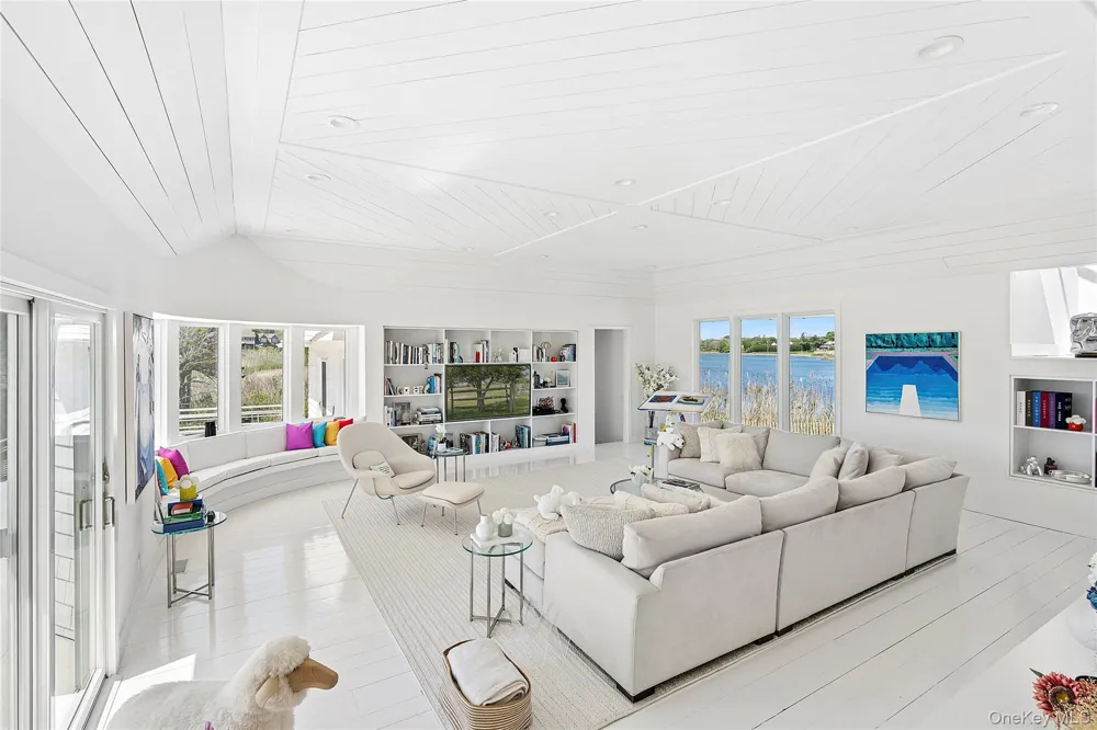 64 W End Road East Hampton, NY 11937