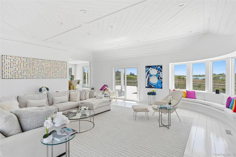 64 W End Road East Hampton, NY 11937