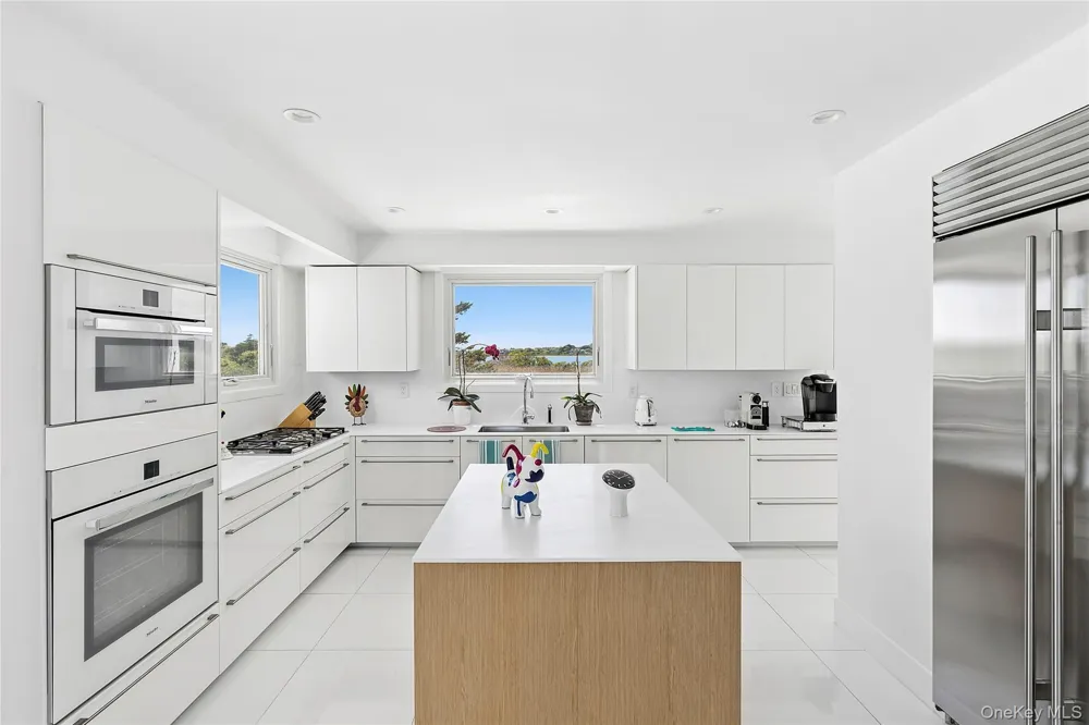 64 W End Road East Hampton, NY 11937