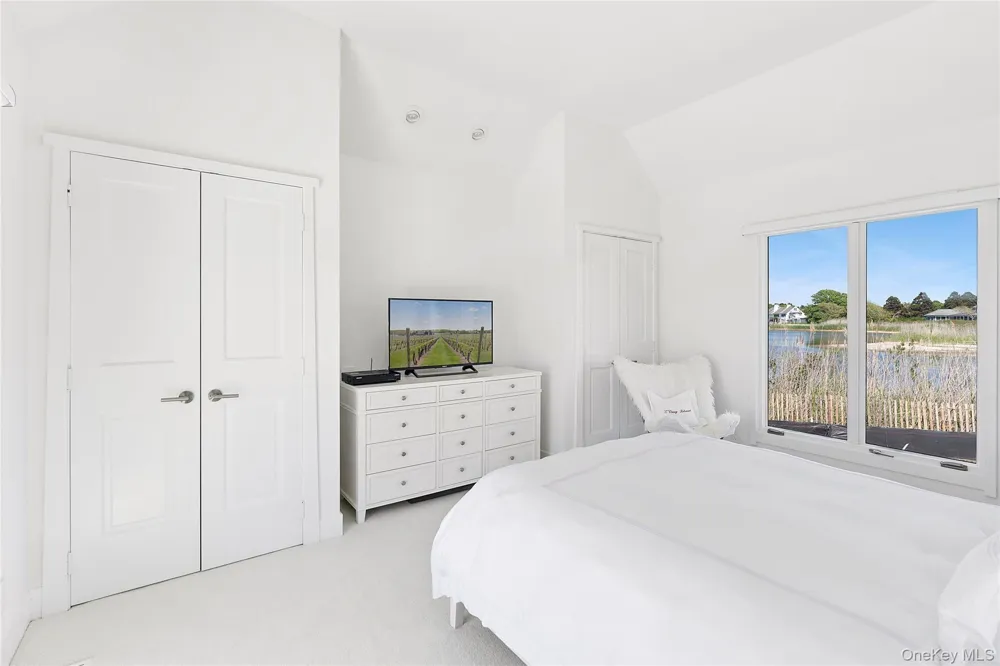 64 W End Road East Hampton, NY 11937