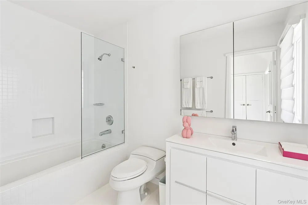 64 W End Road East Hampton, NY 11937