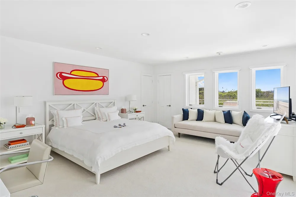 64 W End Road East Hampton, NY 11937