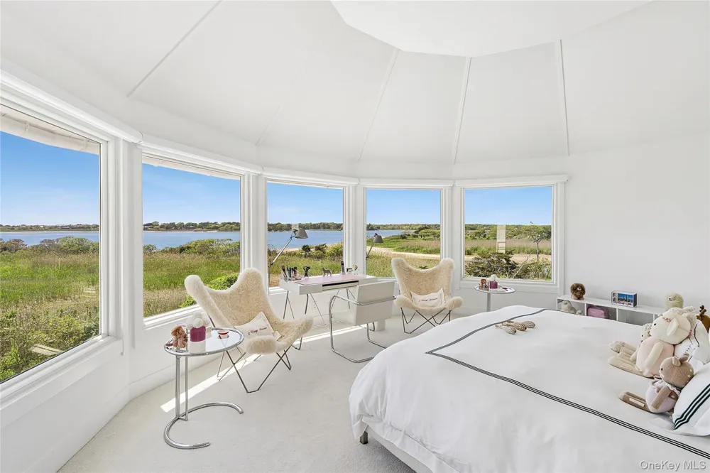 64 W End Road East Hampton, NY 11937