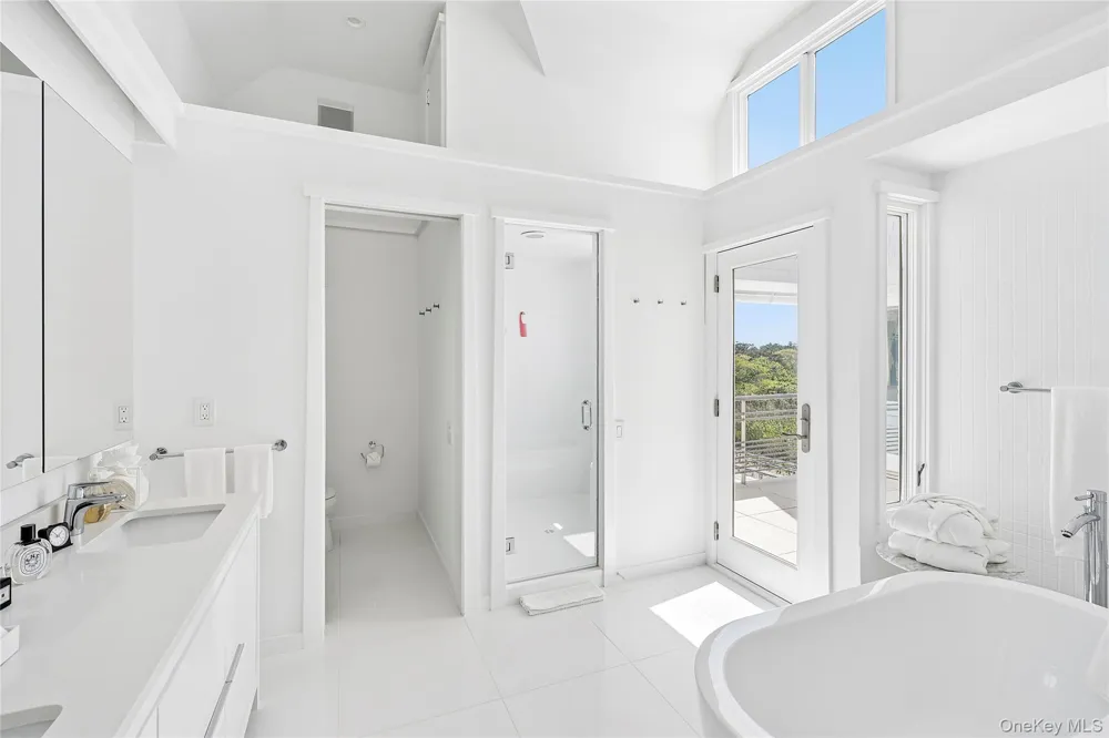 64 W End Road East Hampton, NY 11937