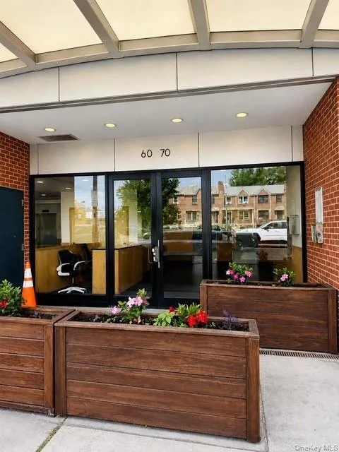 60-70 Woodhaven Boulevard #4I Elmhurst, NY 11373