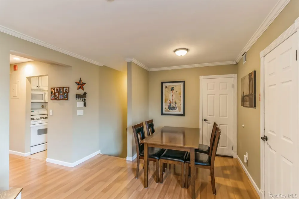 48 Pointe Cir S Coram, NY 11727