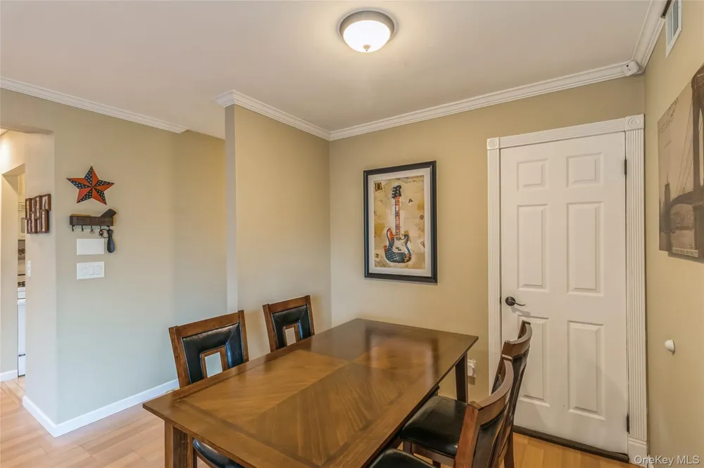 48 Pointe Cir S Coram, NY 11727