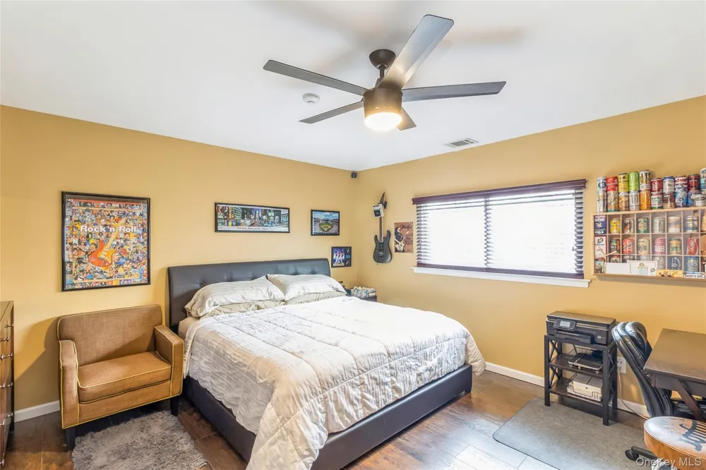 48 Pointe Cir S Coram, NY 11727