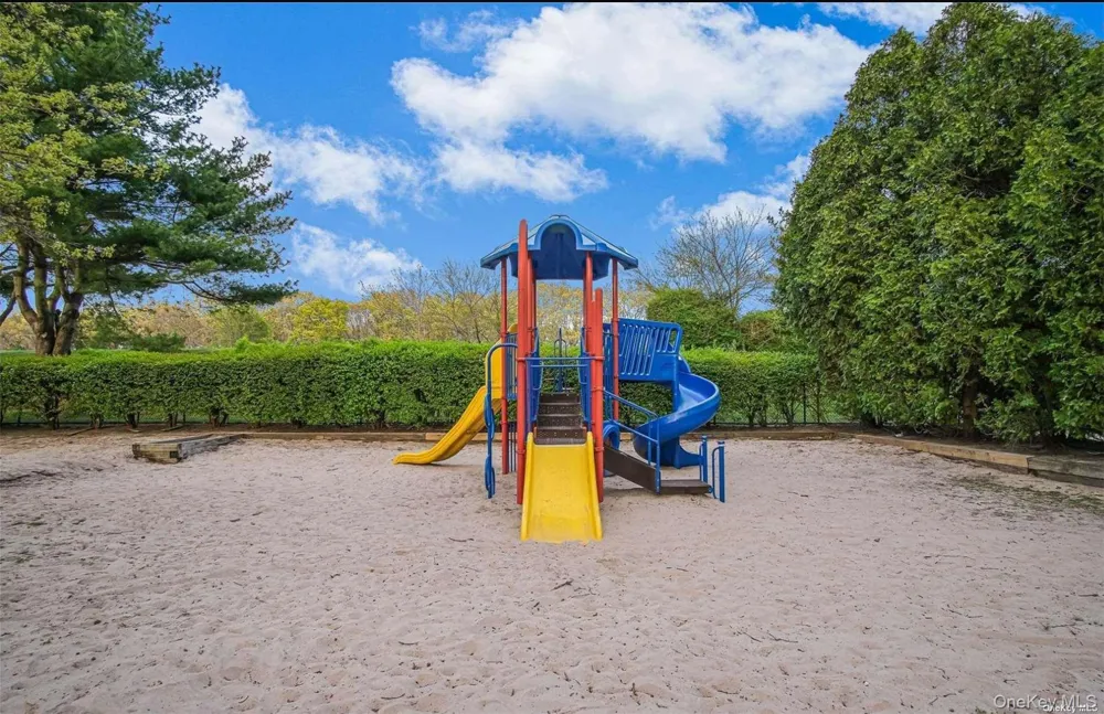 48 Pointe Cir S Coram, NY 11727