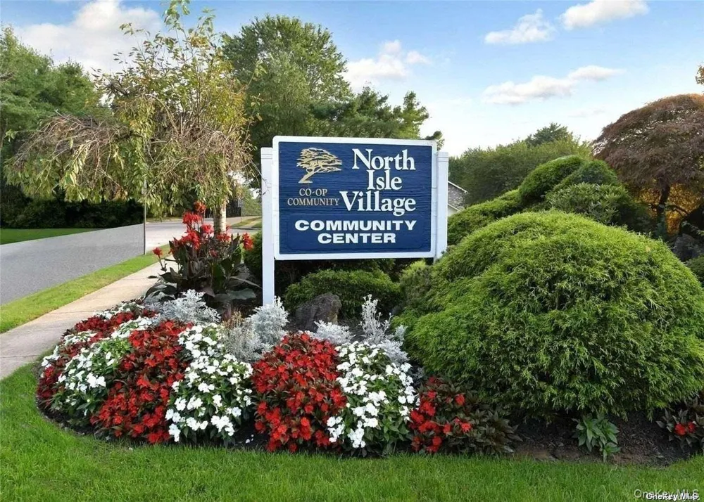 48 Pointe Cir S Coram, NY 11727