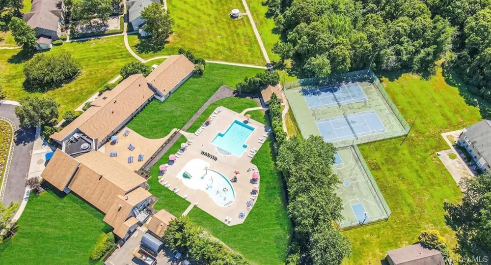 48 Pointe Cir S Coram, NY 11727