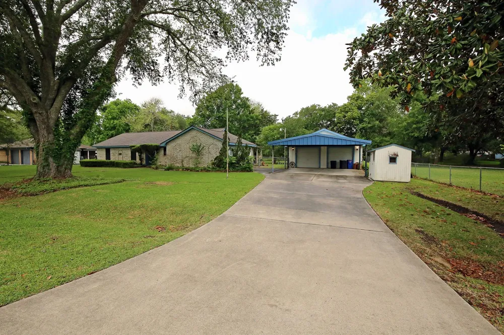 3804 Shady Lane Santa Fe, TX 77517