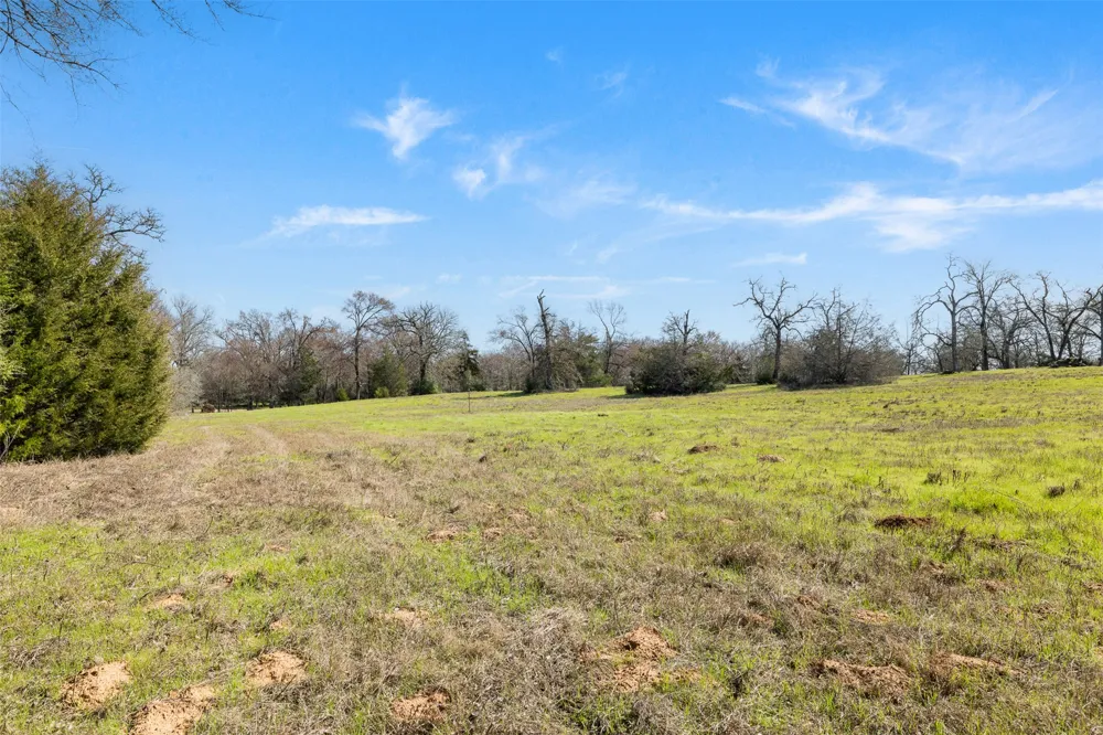 1949 County Road 347 Loop Gause, TX 77857