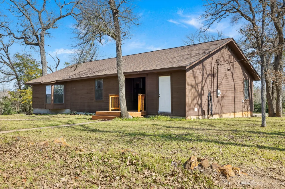 1949 County Road 347 Loop Gause, TX 77857