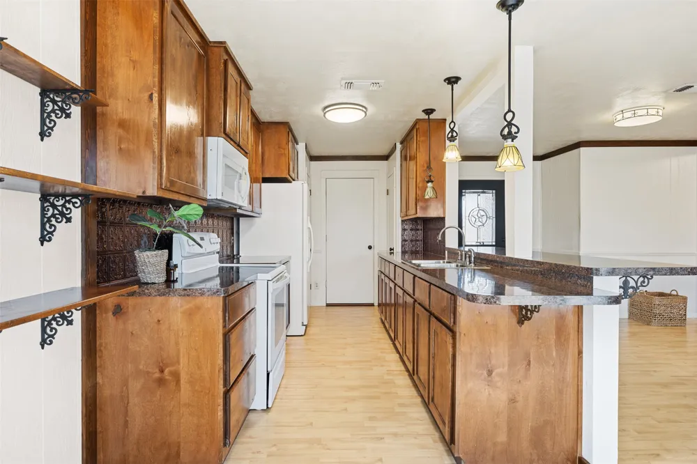 1949 County Road 347 Loop Gause, TX 77857