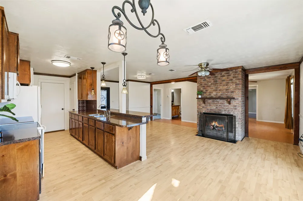 1949 County Road 347 Loop Gause, TX 77857